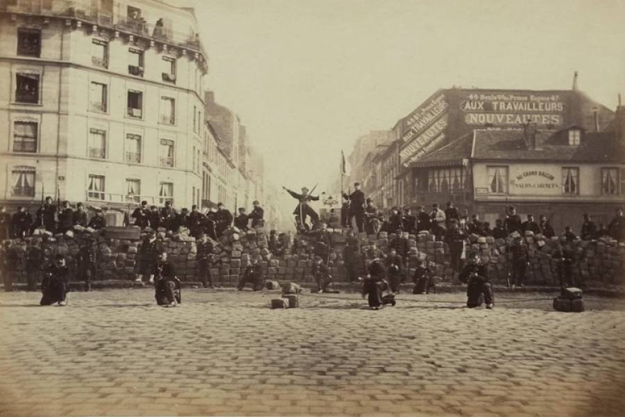 París en llamas: cuando la revolución anarcosocialista gobernó la ciudad por sesenta días y la semana con casi 30.000 fusilados