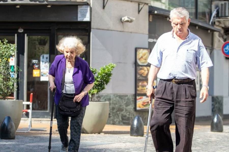 Jubilaciones: confirman aumento del 2,4% en los haberes de abril y el bono de $70.000