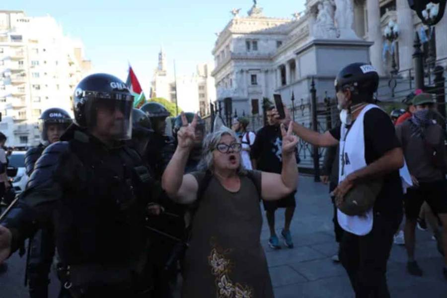 Jubilados vuelven a marchar contra el Gobierno: el desproporcionado operativo de Patricia Bullrich