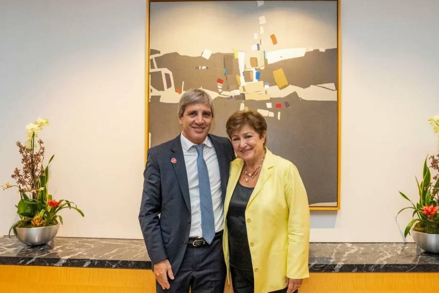Un periodista inició un trámite ante Guinness para que Luis Caputo sea reconocido como el endeudador récord
