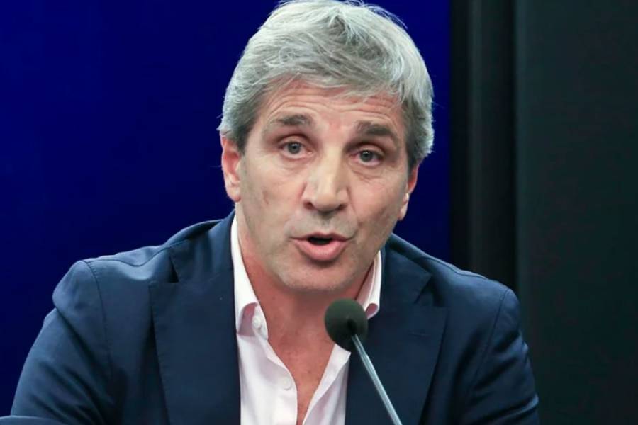 Caputo amenazó con medidas contra una automotriz si aumenta los precios