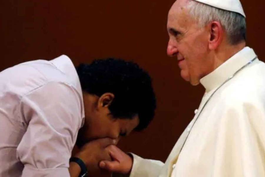 Destruyeron el anillo y el sello del papa Francisco en el Vaticano: por qué