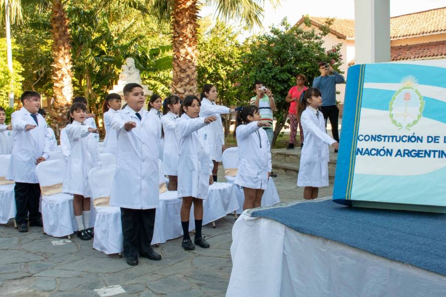 Alumnos de los niveles primario y secundario prometieron lealtad a la Constitución Nacional y Provincial
