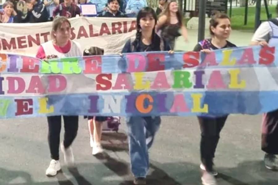 Docentes catamarqueños marcharon por salarios dignos y denuncian precarización laboral