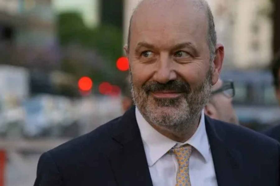 Federico Sturzenegger cuenta abiertamente que desregula normativas de ANMAT por pedido de sus amigos