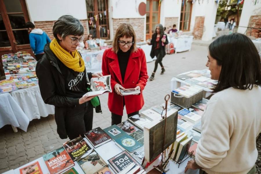 La Biblioteca Provincial celebra 130 años con chocolate, libros y arte
