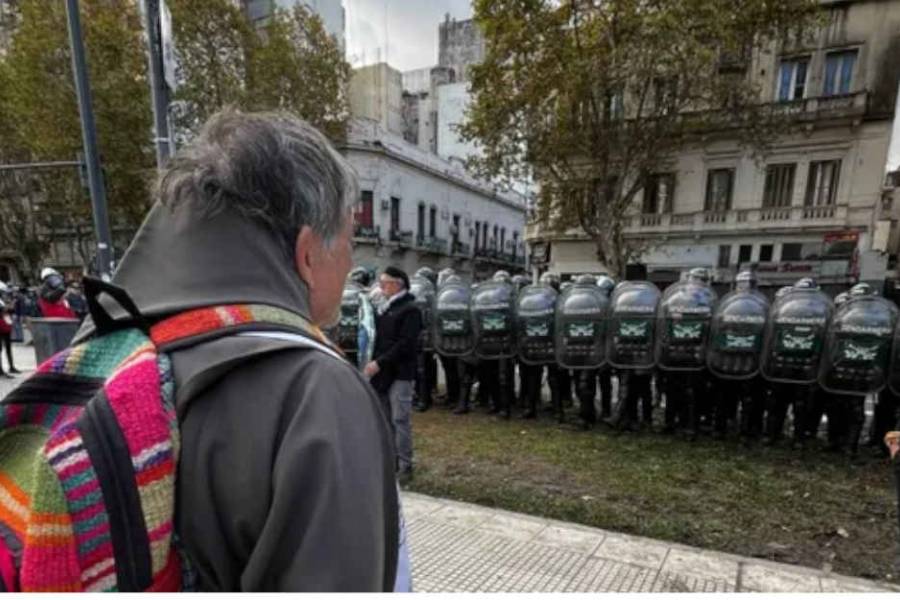Otra vez represión en el Congreso: gendarmes avanzaron contra jubilados y hubo incidentes