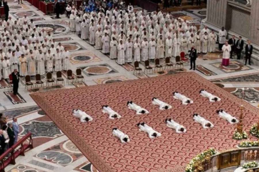 León XIV llamó a los nuevos sacerdotes a 