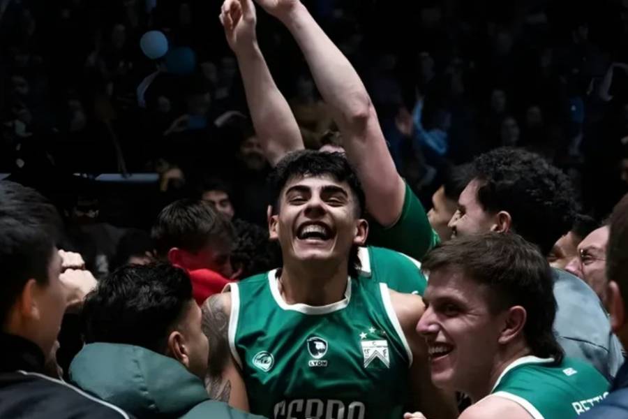 Impactante: el histórico triple de aro a aro con el que Ferro venció a Boca en los playoffs de la Liga Nacional