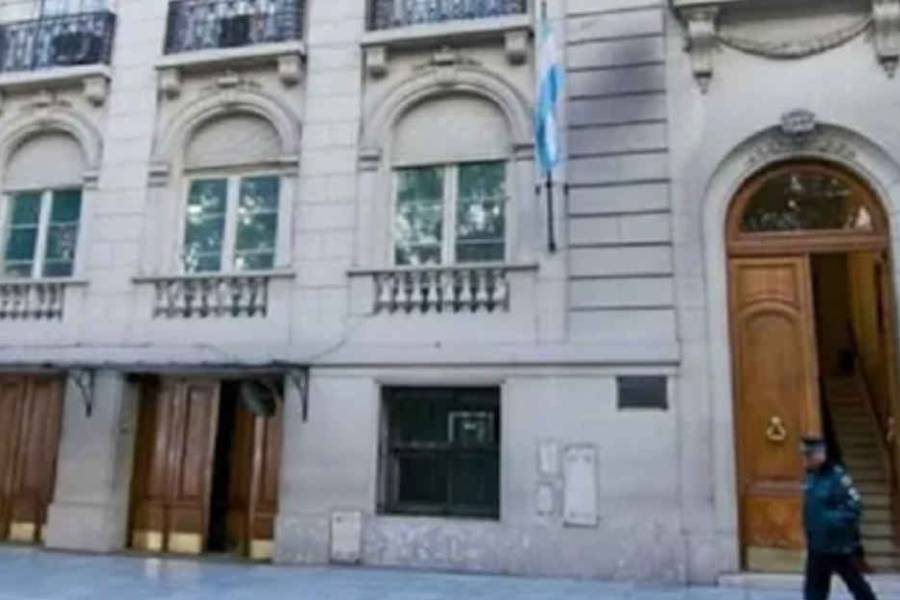 Por sospechas de filtraciones en el caso YPF, la Procuración del Tesoro echó 60 personas