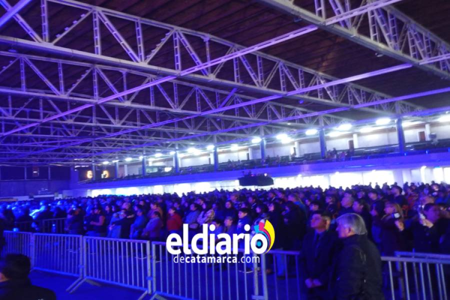 Entre artesanías y cruces políticos: La Fiesta del Poncho abrió con discursos y críticas al gobierno nacional
