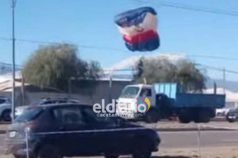 Paracaidista se estrelló contra un poste en la inauguración del Poncho 2025