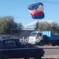 Paracaidista se estrelló contra un poste en la inauguración del Poncho 2025