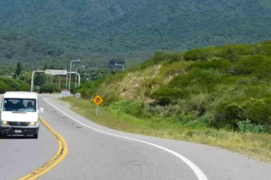 Joven motociclista falleció tras ser impactado por una camioneta