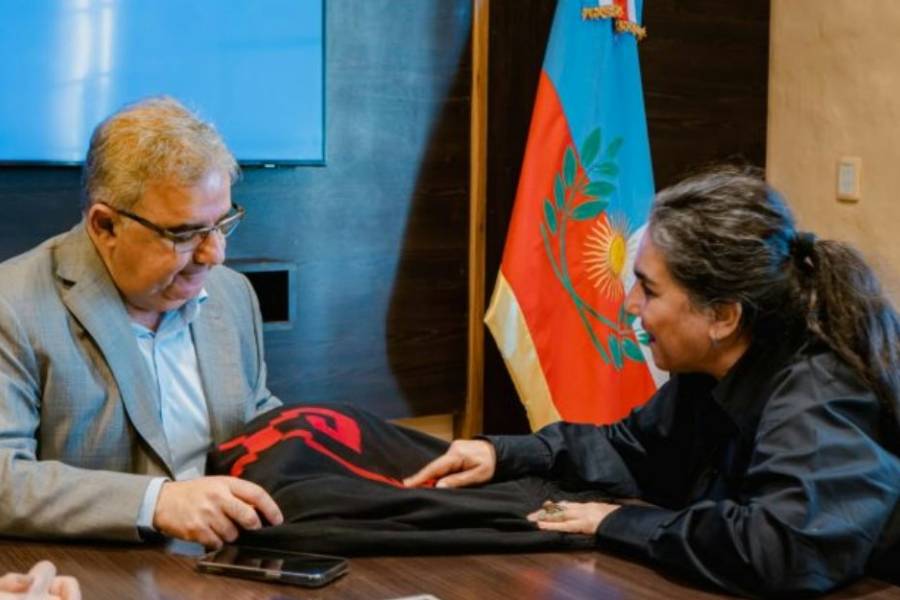 El Poncho como símbolo de identidad: Jalil respaldó la revalorización del legado textil de Londres