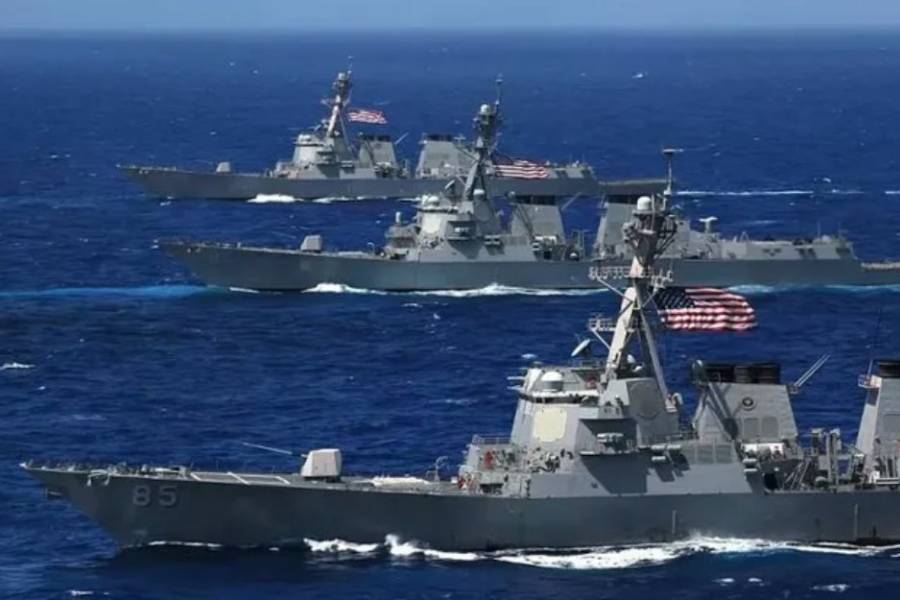 Ocho buques, un submarino nuclear, 4.500 marines y una duda: ¿EEUU atacará a Maduro?