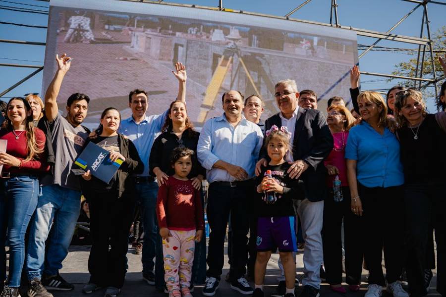 Un sueño hecho realidad: 427 familias recibieron la escritura de sus hogares