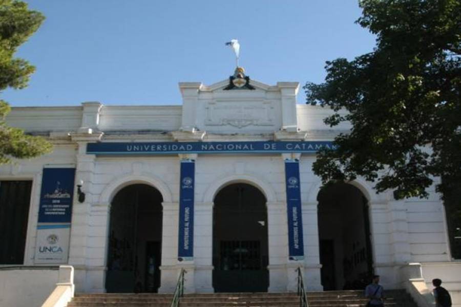 Polémica en la Escuela Preuniversitaria Fray Mamerto Esquiú: La dirección aclaró su postura tras el control de uniformes