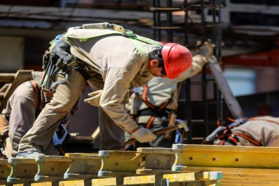 El empleo privado se redujo en julio y la tasa de despidos alcanzó el valor más alto para el mes desde 2016