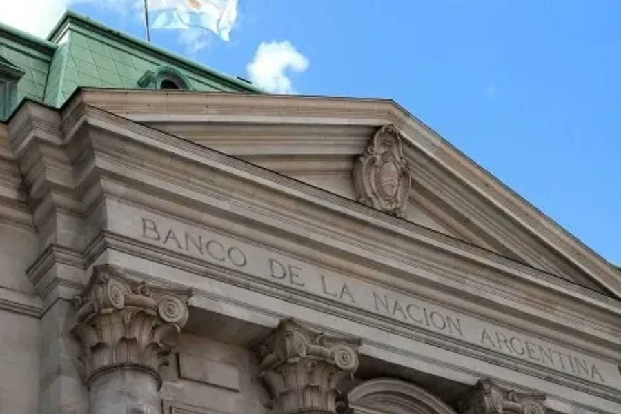 Procesaron a una empleada del Banco Nación por retirar casi $1 millón de cuentas de clientes