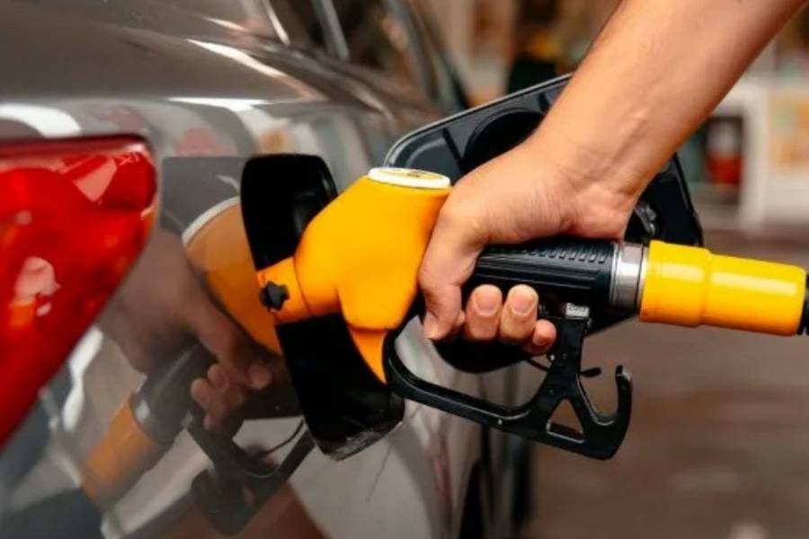 Quinto aumento de la nafta en menos de un mes: a cuánto se fue el litro