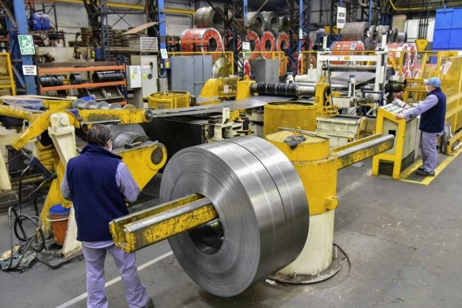 El Gobierno eliminó temporalmente las retenciones a las exportaciones de acero, aluminio y derivados