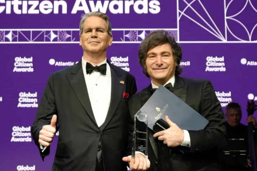 Scott Bessent ratificó el swap de US$20 mil millones y anunció que ya compra pesos argentinos