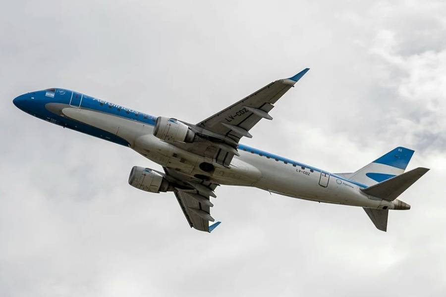 Un vuelo de Aerolíneas Argentinas fue desviado a Ezeiza tras una falla en el motor
