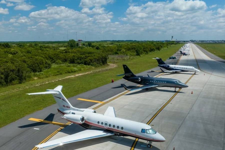 Inusual despliegue de aeronaves privadas en Ezeiza