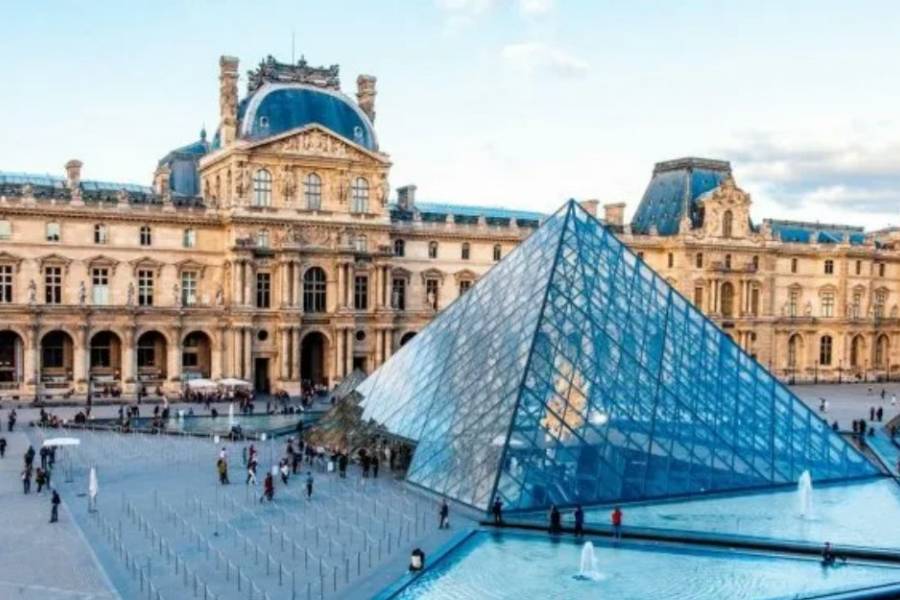 Detuvieron a dos sospechosos por el robo al museo del Louvre en París