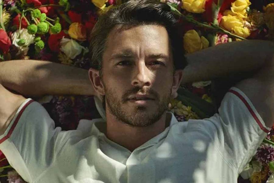 Jonathan Bailey es el primer hombre gay en ser elegido 