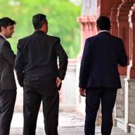 Santilli está reunido con el gobernador Ignacio Torres y luego recibe a Jalil