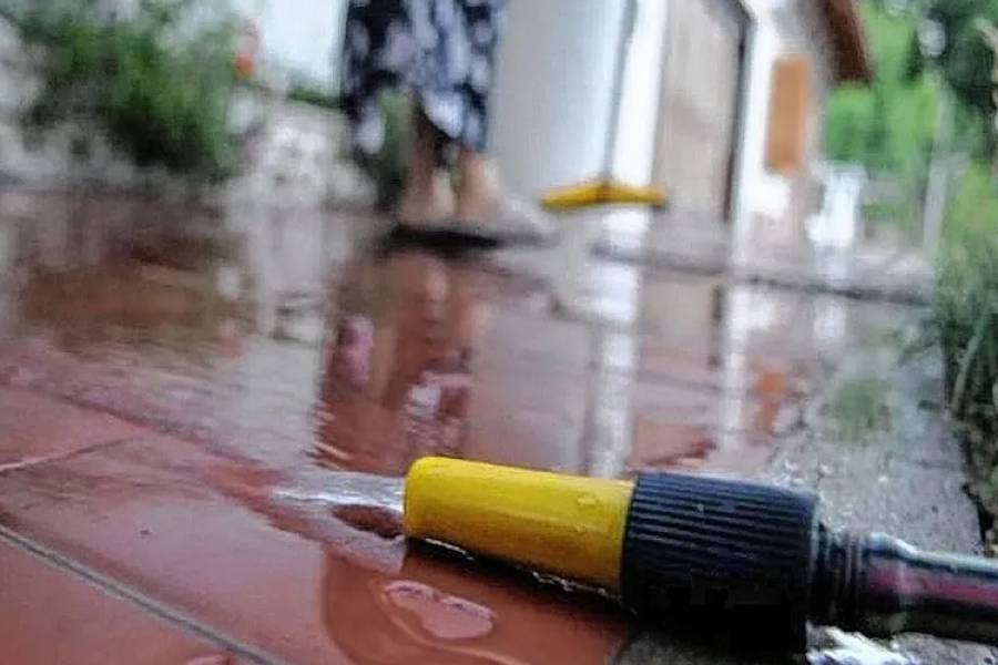 Crisis hídrica extrema: Los diques caen, las perforaciones bajan y el consumo no afloja