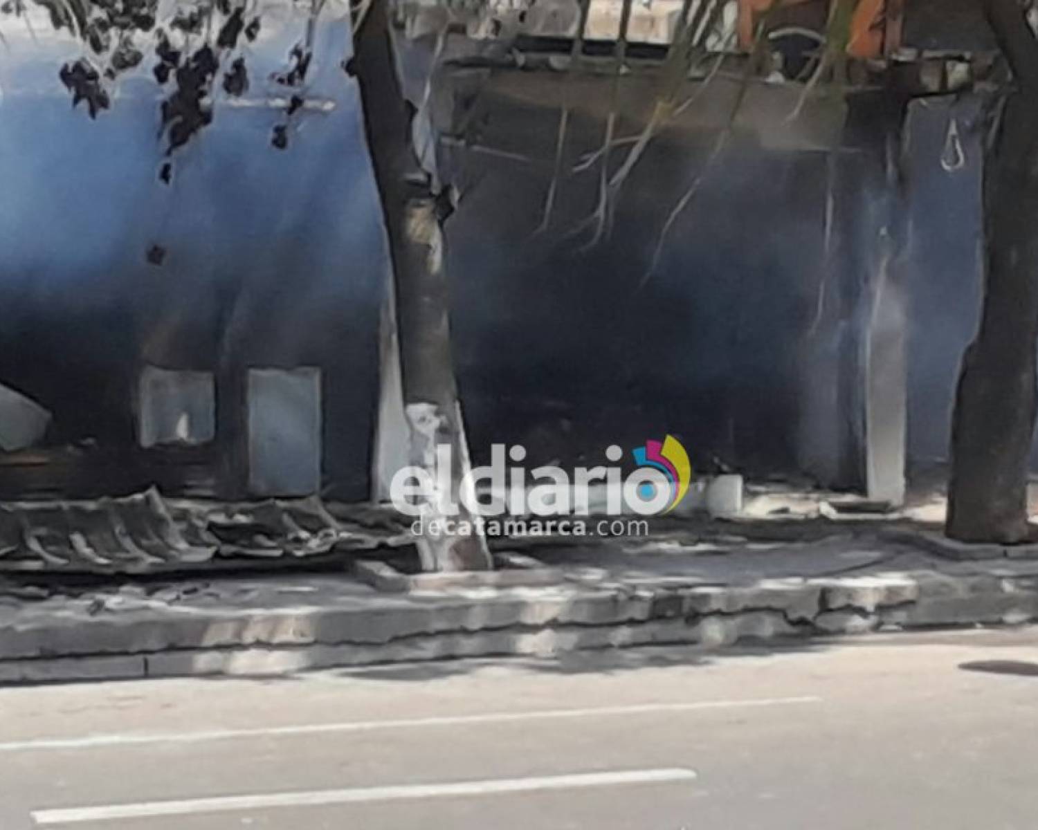 Voraz incendio en una pastelería 