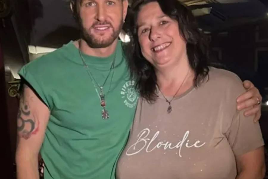 El dolor de Axel tras la muerte de cuatro miembros de su club de fans: 