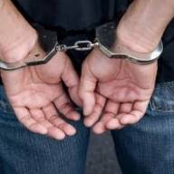 Impostores al acecho: Detienen a dos hombres que se hicieron pasar por policías para robar un arma