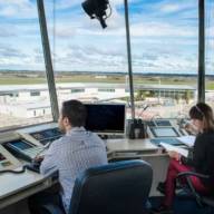 Controladores aéreos preparan medidas de fuerza que pueden afectar los vuelos en las fiestas