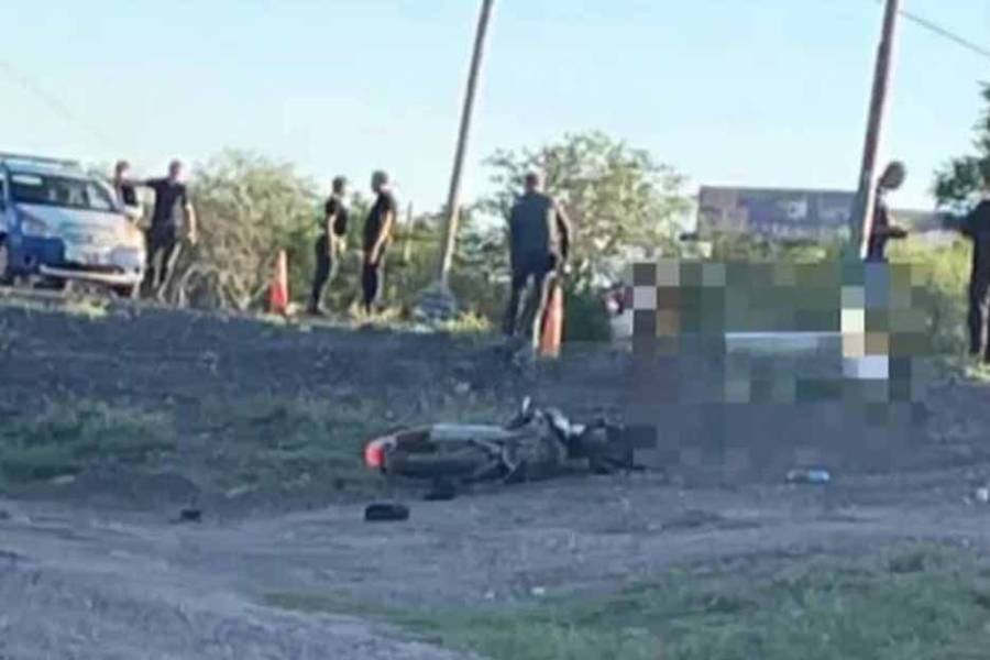 Perdió el control de la moto y se mató al impactar contra un poste de tendido eléctrico