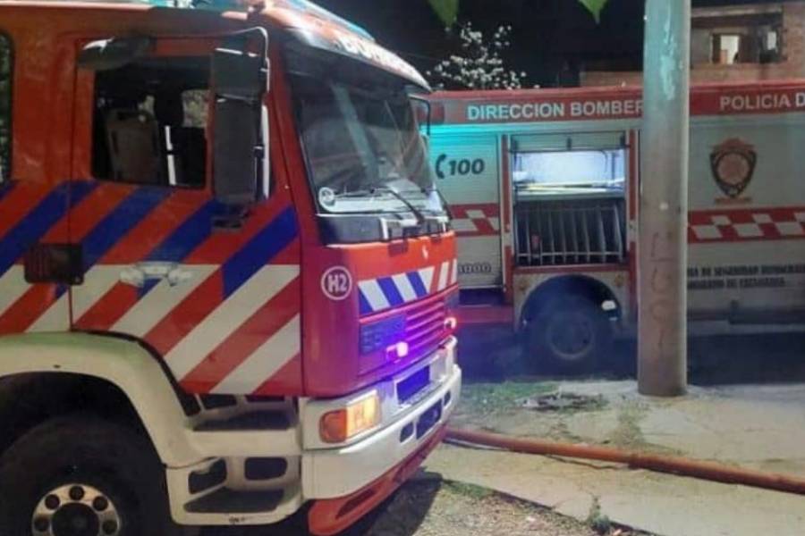Susto en la madrugada: se prendió fuego la cocina de una vivienda del barrio Parque Sur