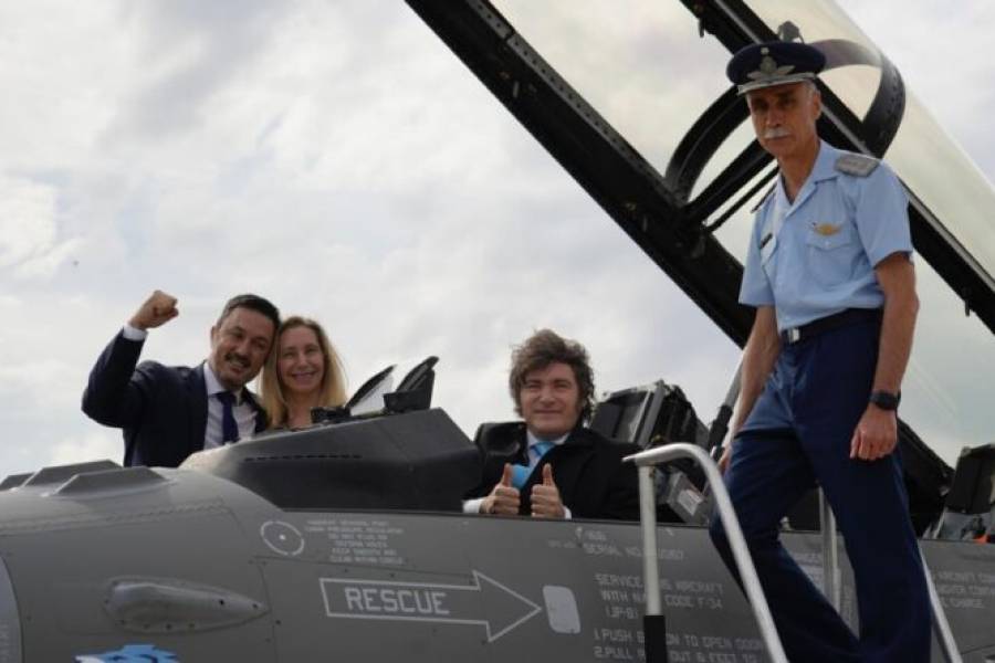 El Gobierno acelera el ajuste en FAdeA mientras Milei sigue en modo “TopGun” con los F16 comprados a Dinamarca