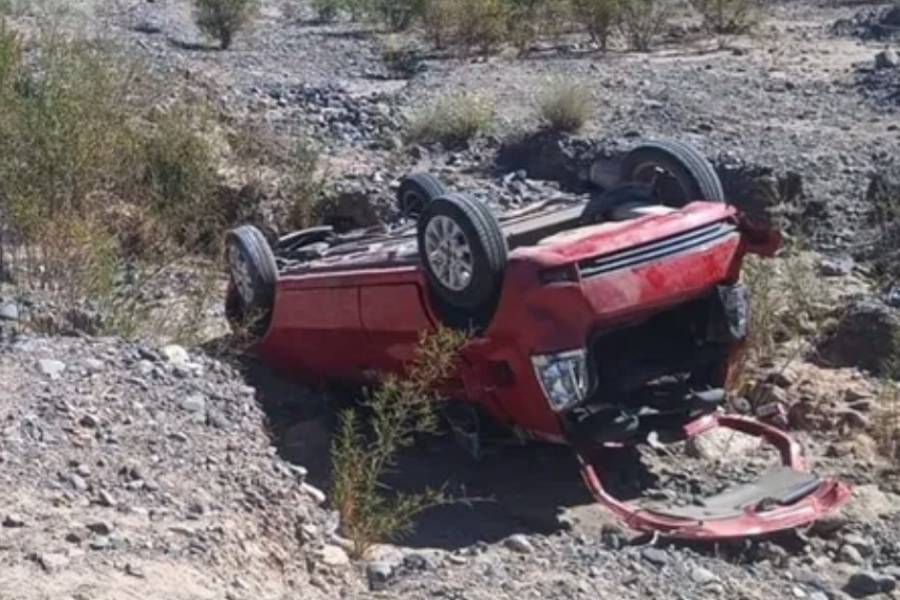 Vuelco en Ruta 43 deja a 4 jóvenes heridos, uno de ellos en estado crítico