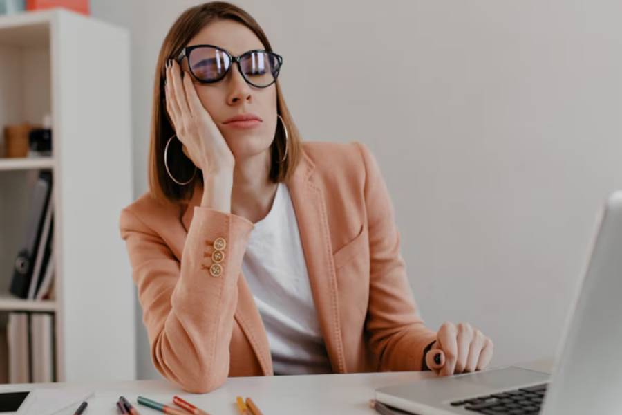 Por qué diciembre nos lleva al límite: el cansancio emocional que se acumula y la dificultad de cerrar el año