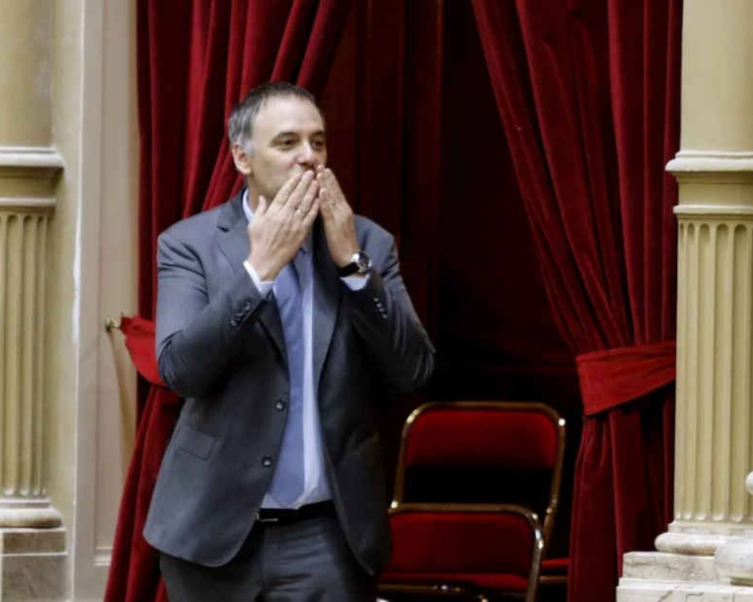 Adorni destacó la eliminación de aranceles a celulares: 