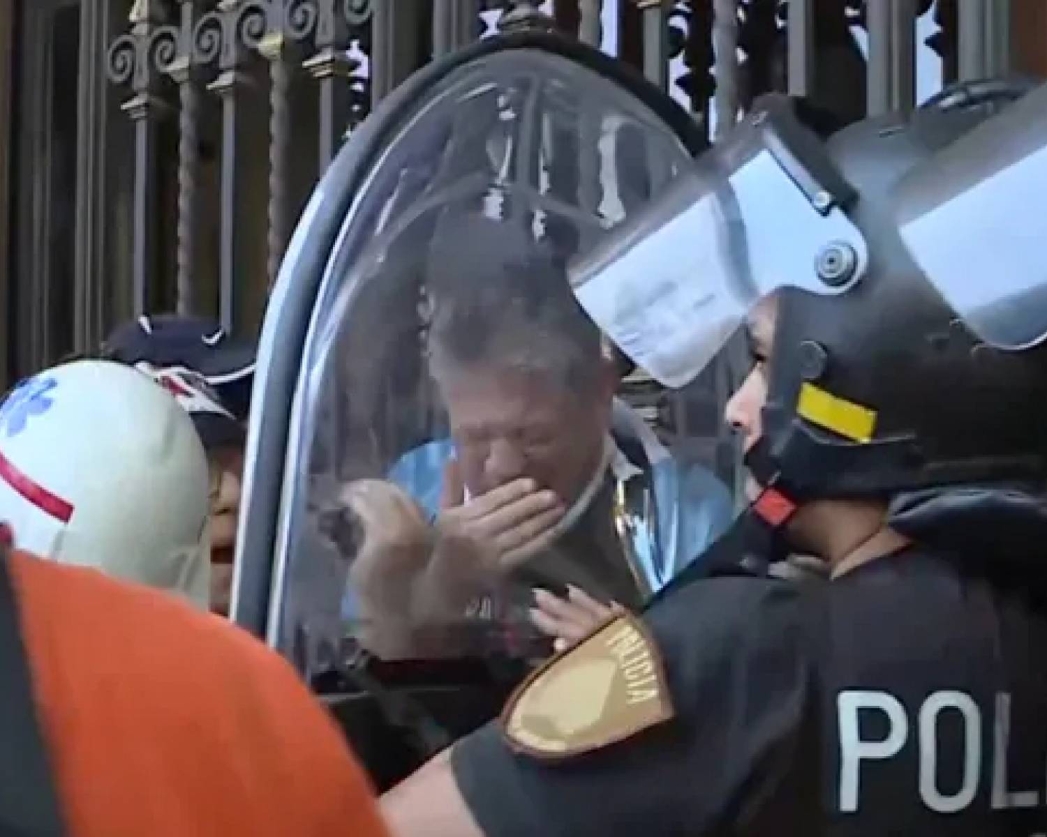 Tensión en el Congreso: golpes y empujones contra jubilados