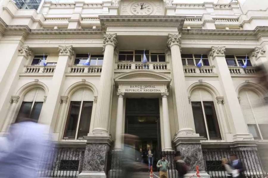 Dos funcionarios del BCRA pidieron la nulidad de sus allanamientos en la causa por el dólar barato