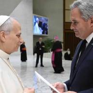 Javier Milei invitó formalmente al papa León XIV al país