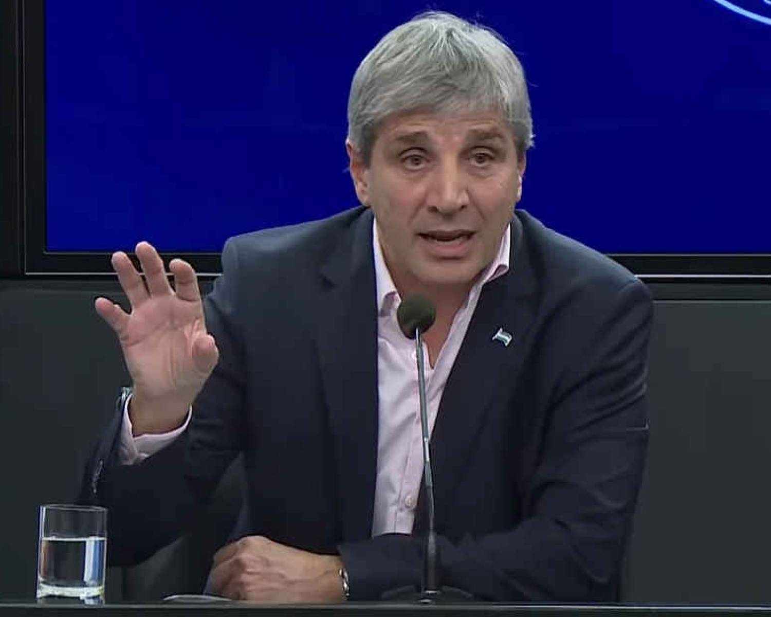 Diputados kirchneristas denunciaron penalmente a Caputo por la manipulación de los números del INDEC