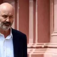 Cancillería pagaría casi $200.000 por hora las clases de inglés en la entidad que dirige la esposa de Sturzenegger