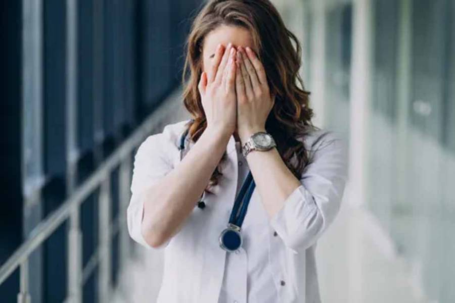 Polémica en redes sociales por posteo en X de una médica sobre una paciente fallecida: qué significa 