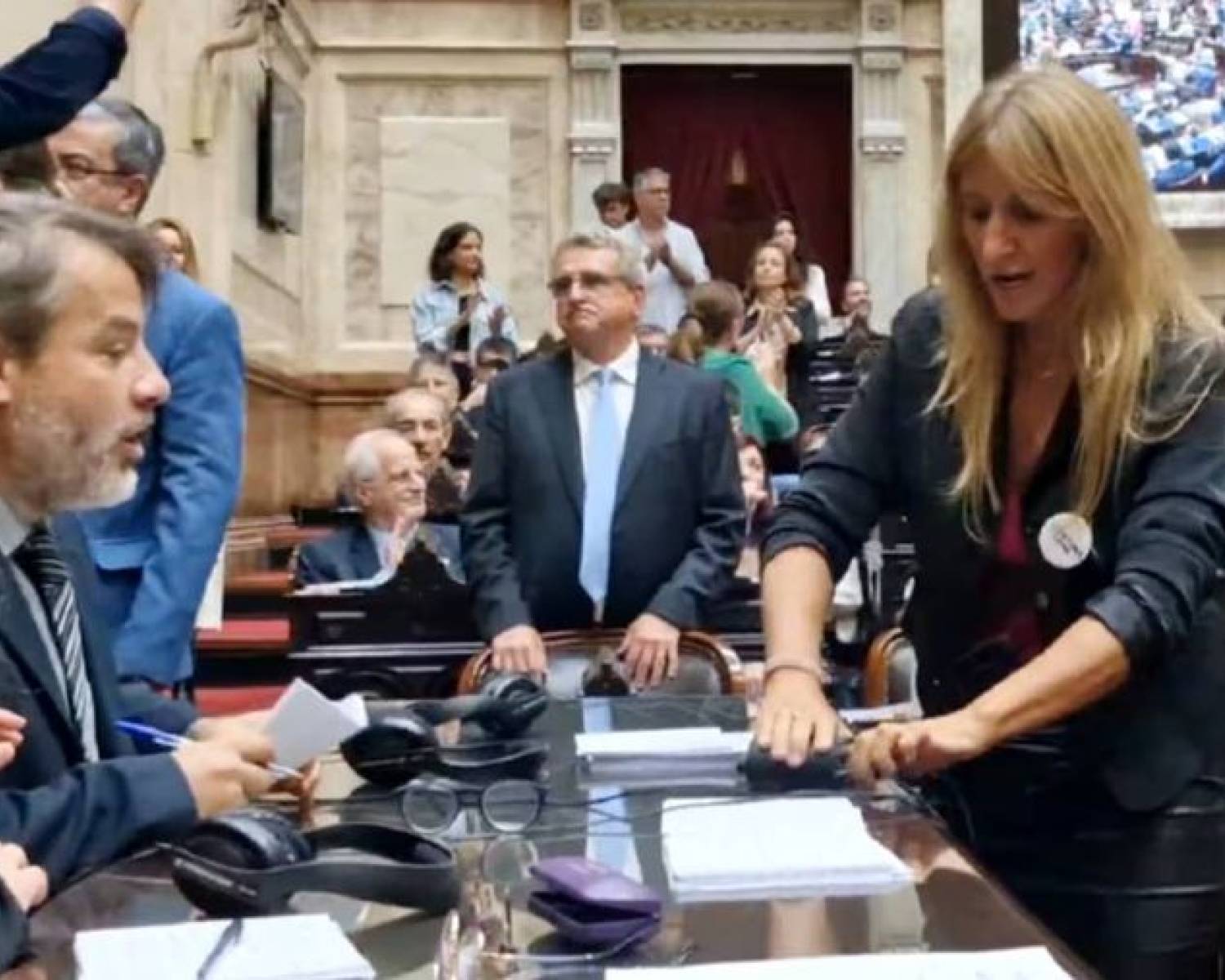 La Libertad Avanza pidió la expulsión de la diputada K que desenchufó cables para boicotear la sesión de la reforma laboral